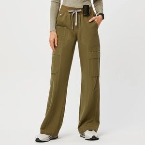 Figs Yendi High Waisted Cargo Pants and Bei Top Scrubs